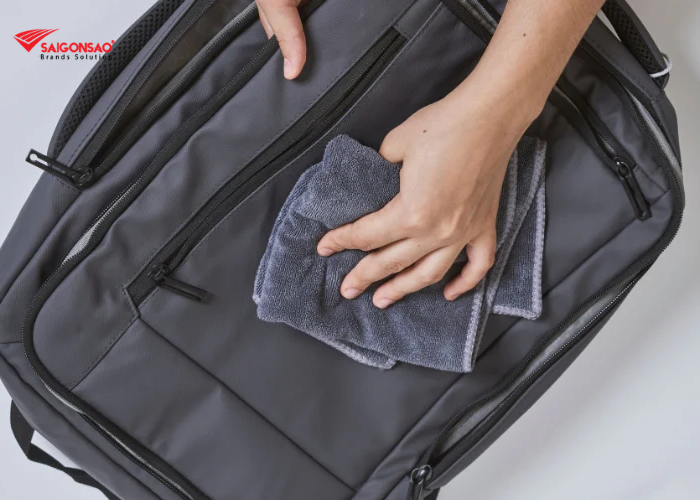 Những điều cần làm khi balo bị ướt